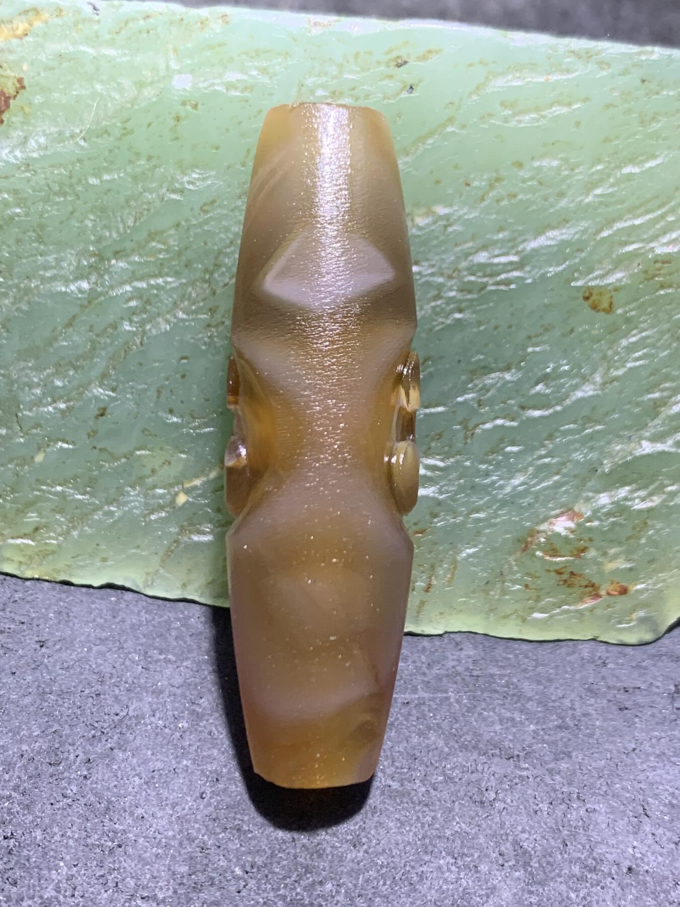 精美亚光高玉化巴西玛瑙手工俏色巧雕双无相佛桶珠一个！