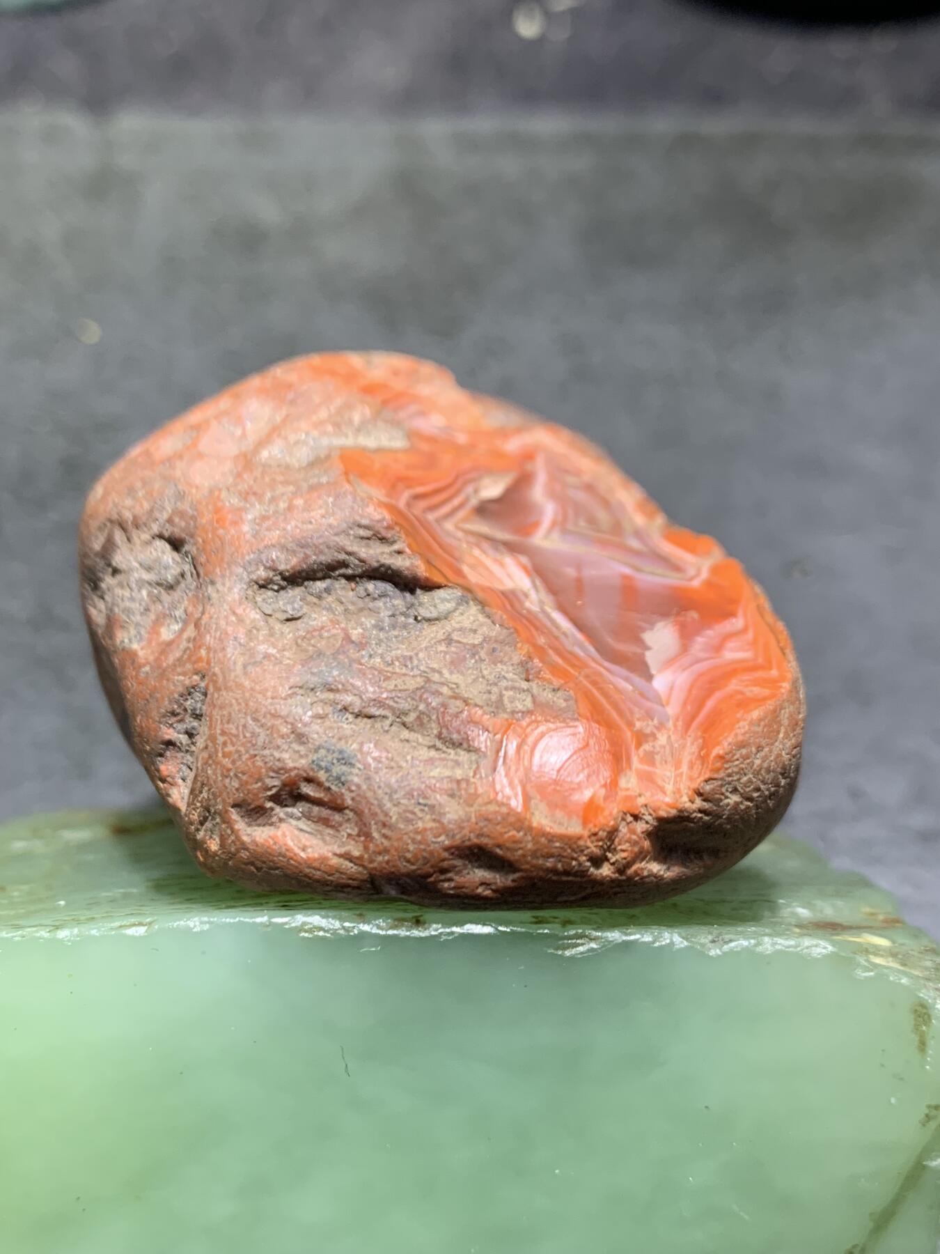 精美红皮南红玛瑙开窗料原石一颗
