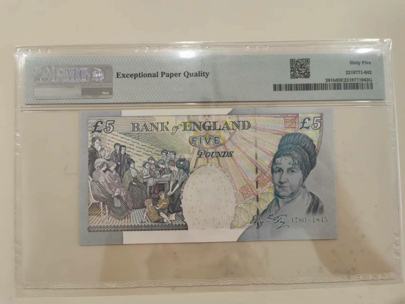 266.【鲸贝乐淘★两拍包邮】笠翁对韵·第“ 奇对偶，只对双。大海对长江”号拍卖 【英国🇬🇧】2002年5磅，女王头像，PMG65E