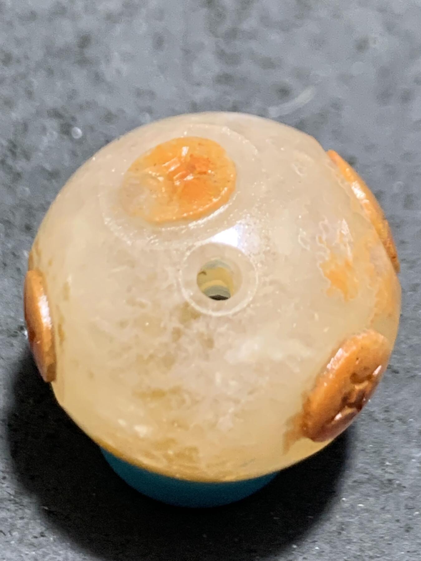 精美冰飘战国红玛瑙手工俏色巧雕钱币圆珠一个，