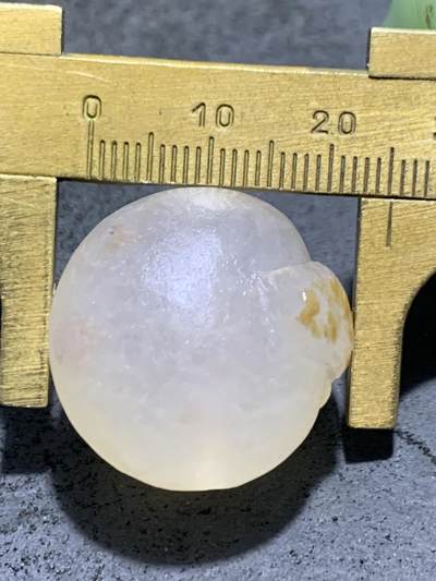 精美满冰飘亚光战国红玛瑙手工巧雕龙鱼随形圆珠一个 精美满冰飘亚光战国红玛瑙手工巧雕龙鱼随形圆珠一个