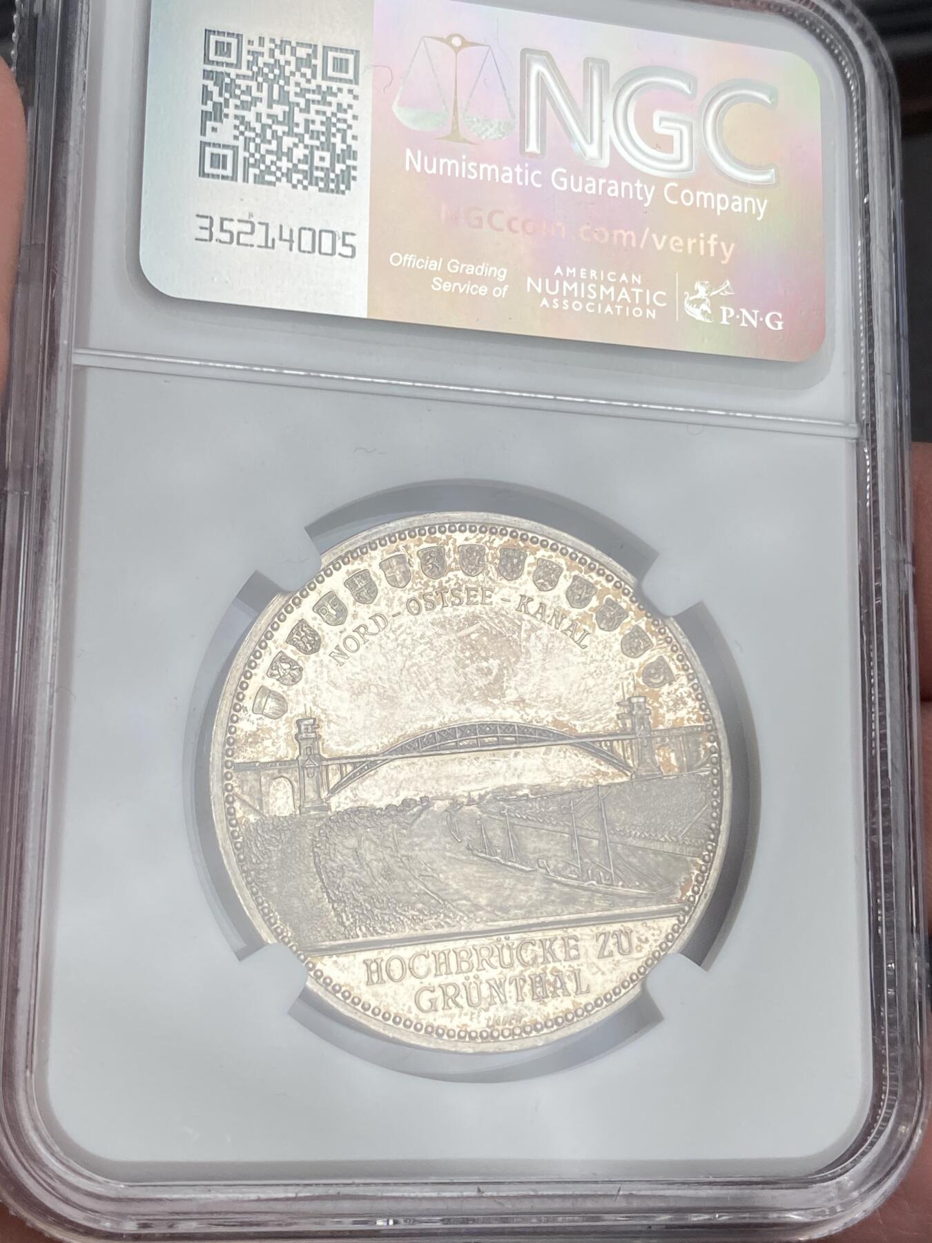 万国钱币拍卖第025期（槐月至·百币艳） NGC MS63 1895年德国基尔运河通航纪念银章 喷砂浮雕镜面精致 这个版本的大型银章已经不是普通藏家可以轻易拿下的了 所以小型绝对入藏首选