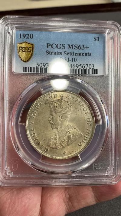 万国钱币拍卖第025期（槐月至·百币艳） PCGS MS63+ 1920年英属海峡乔治五世1元大银币 原味原铸 淡绿彩从原光币面中透出来的感觉
