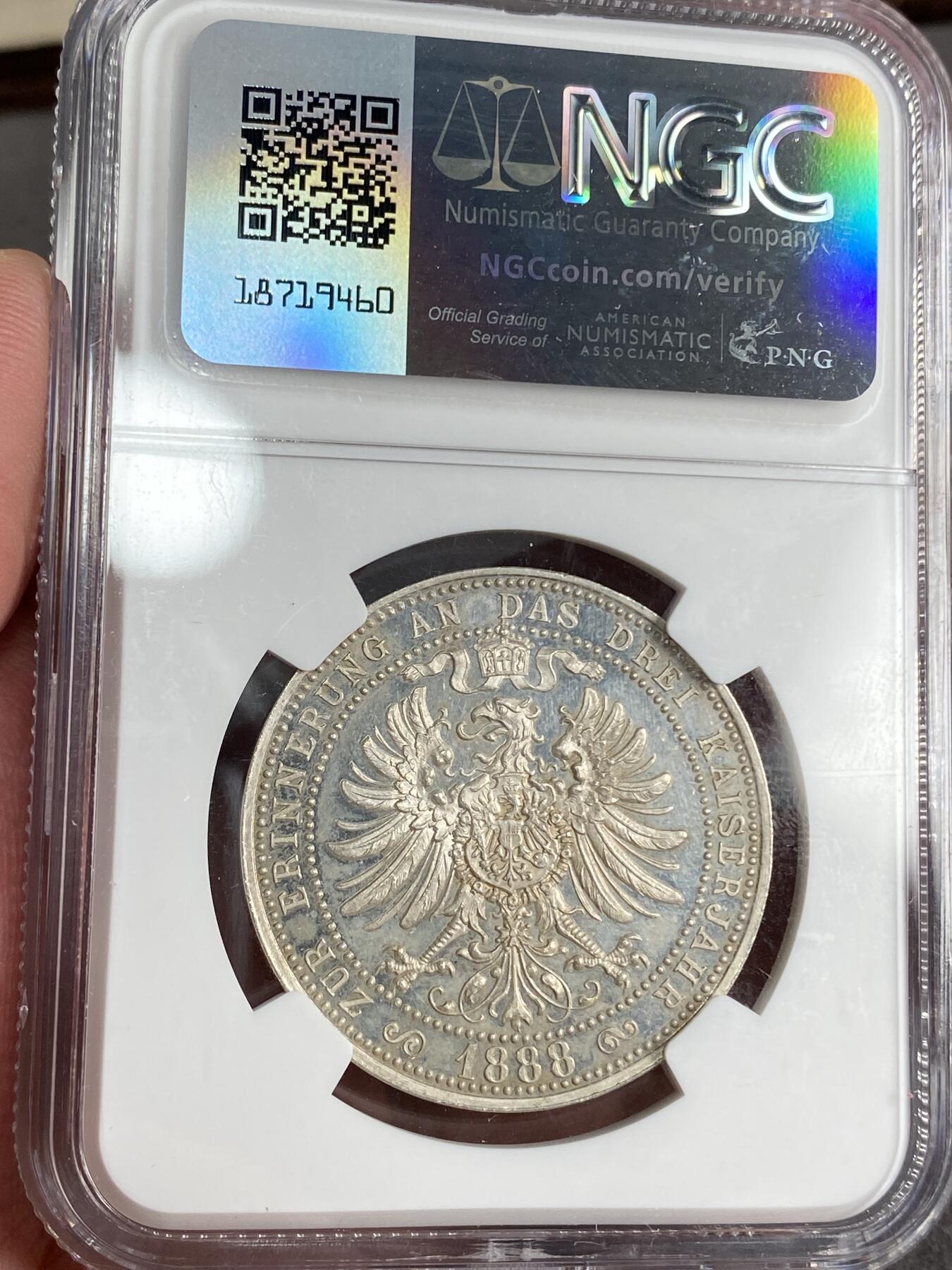 万国钱币拍卖第025期（槐月至·百币艳） NGC MS62 1888年德国三皇之年普鲁士鹰纪念银章 高浮雕三皇头像 全深打的普鲁士鹰少见 镜面 刚刚结束的昆克拍卖裸章接近4000元