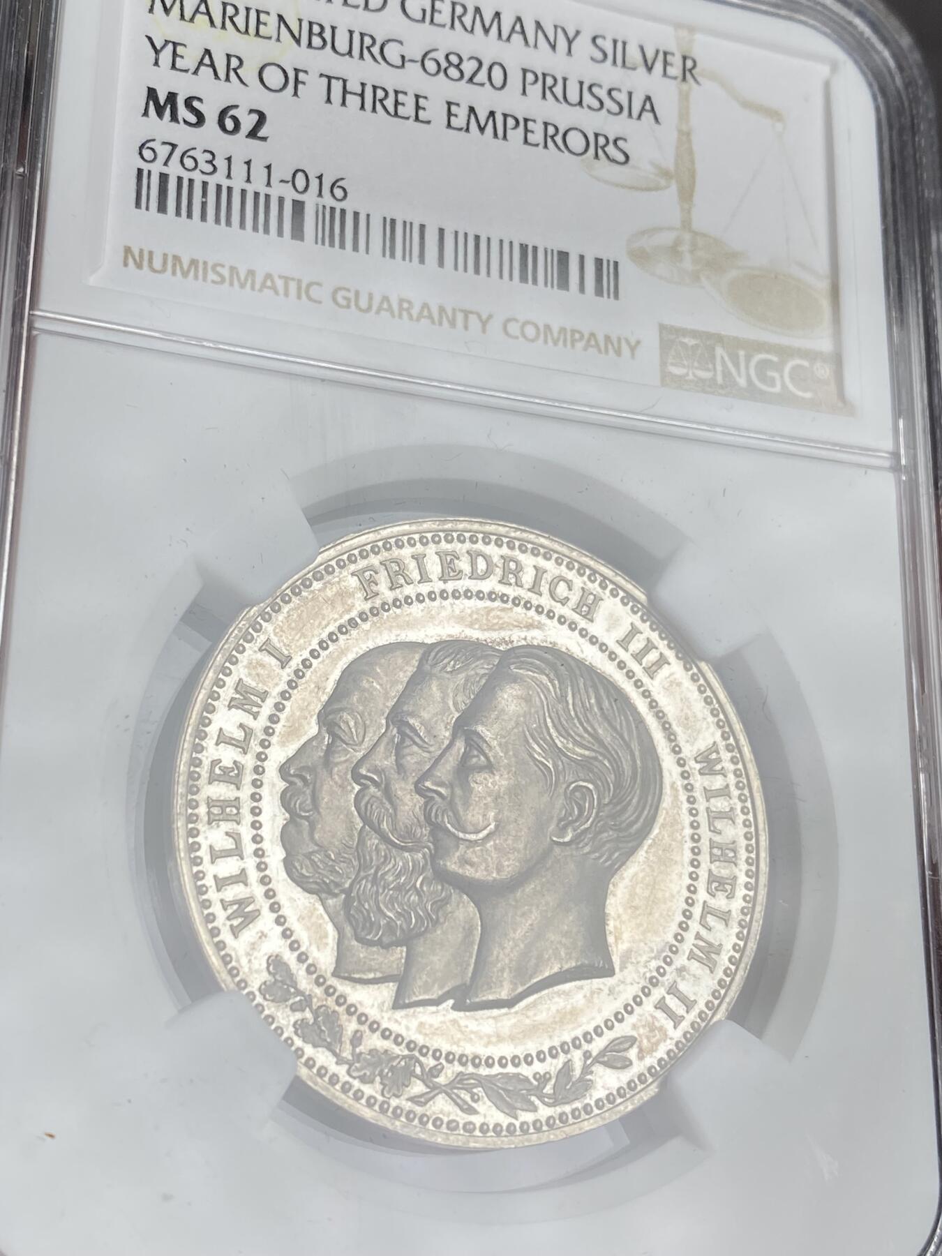 万国钱币拍卖第025期（槐月至·百币艳） NGC MS62 1888年德国三皇之年普鲁士鹰纪念银章 高浮雕三皇头像 全深打的普鲁士鹰少见 镜面 刚刚结束的昆克拍卖裸章接近4000元