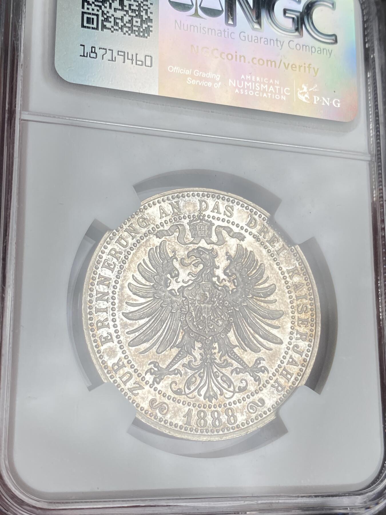 万国钱币拍卖第025期（槐月至·百币艳） NGC MS62 1888年德国三皇之年普鲁士鹰纪念银章 高浮雕三皇头像 全深打的普鲁士鹰少见 镜面 刚刚结束的昆克拍卖裸章接近4000元