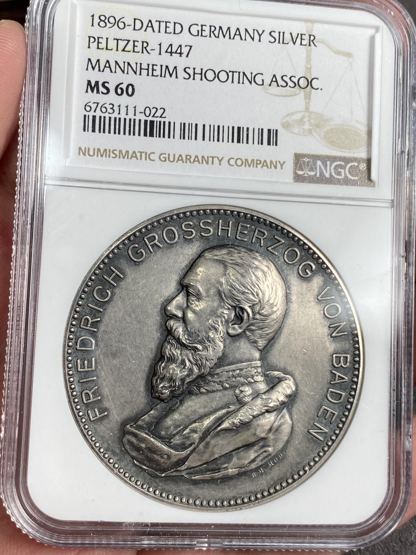 万国钱币拍卖第025期（槐月至·百币艳） NGC MS60 1896年德国巴登·曼海姆城市景观射击节大银章 高浮雕状态极赞 极其稀少品种 MS60这个分数比较迷 45MM 38G 基本是小盒可容纳的最大体积