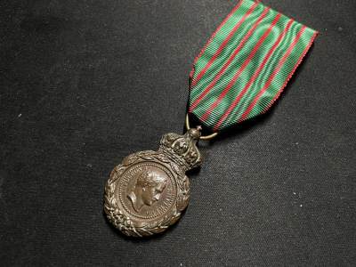 戎马世界章牌大赏第68期 - 法国圣赫勒拿奖章，第二帝国时期设立，授予参与拿破仑战争的在世老兵