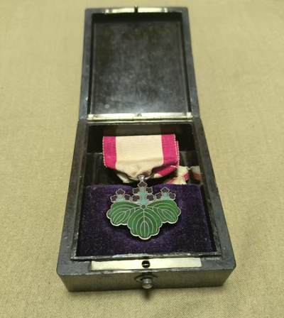 冷烤馒头拍卖第一场专场 - 明治极早期十年西南战争时期勋七等青叶章