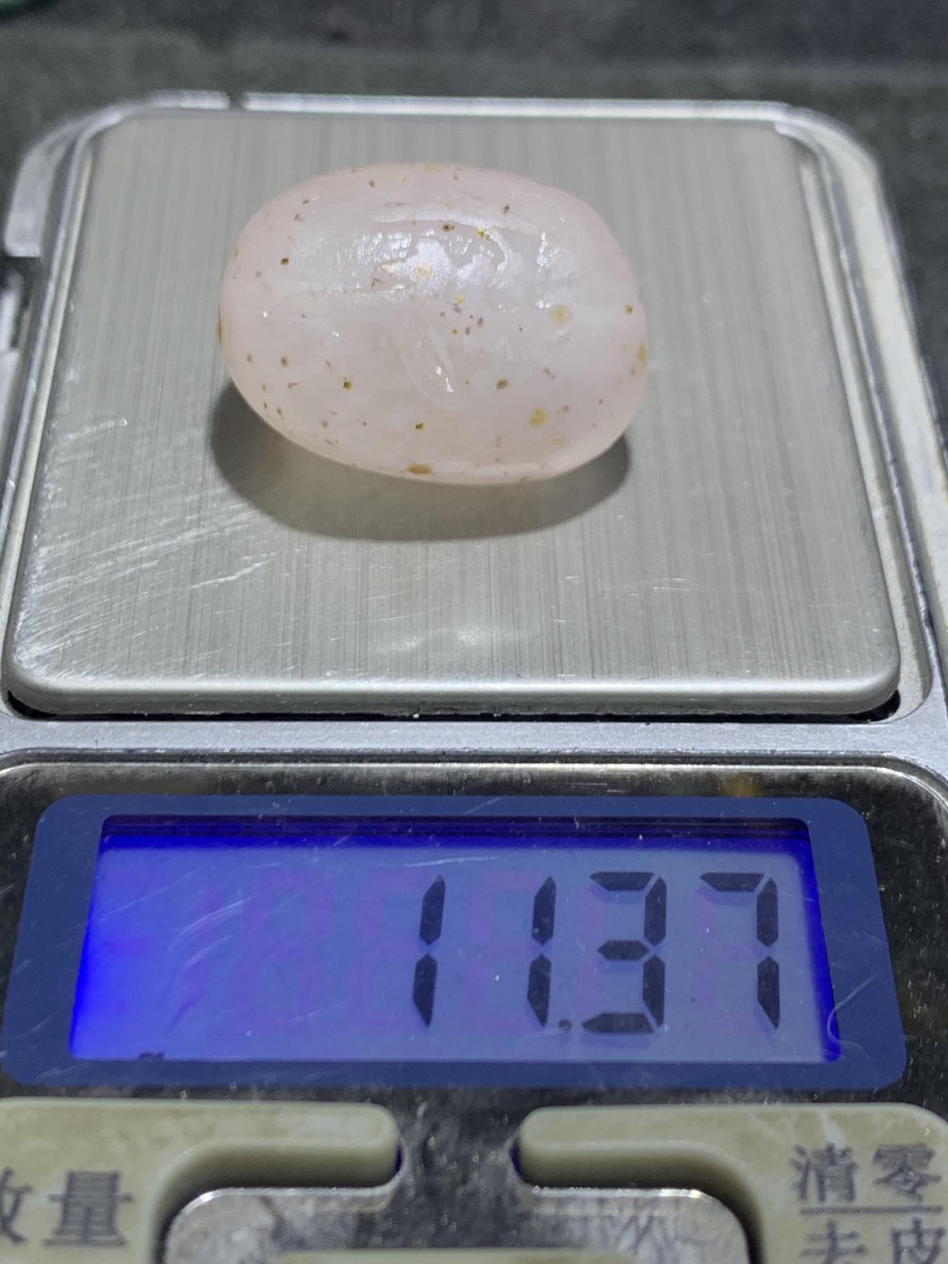 精美亚光满冰飘战国红玛瑙手工雕刻佛字随形珠（吊坠）一颗！