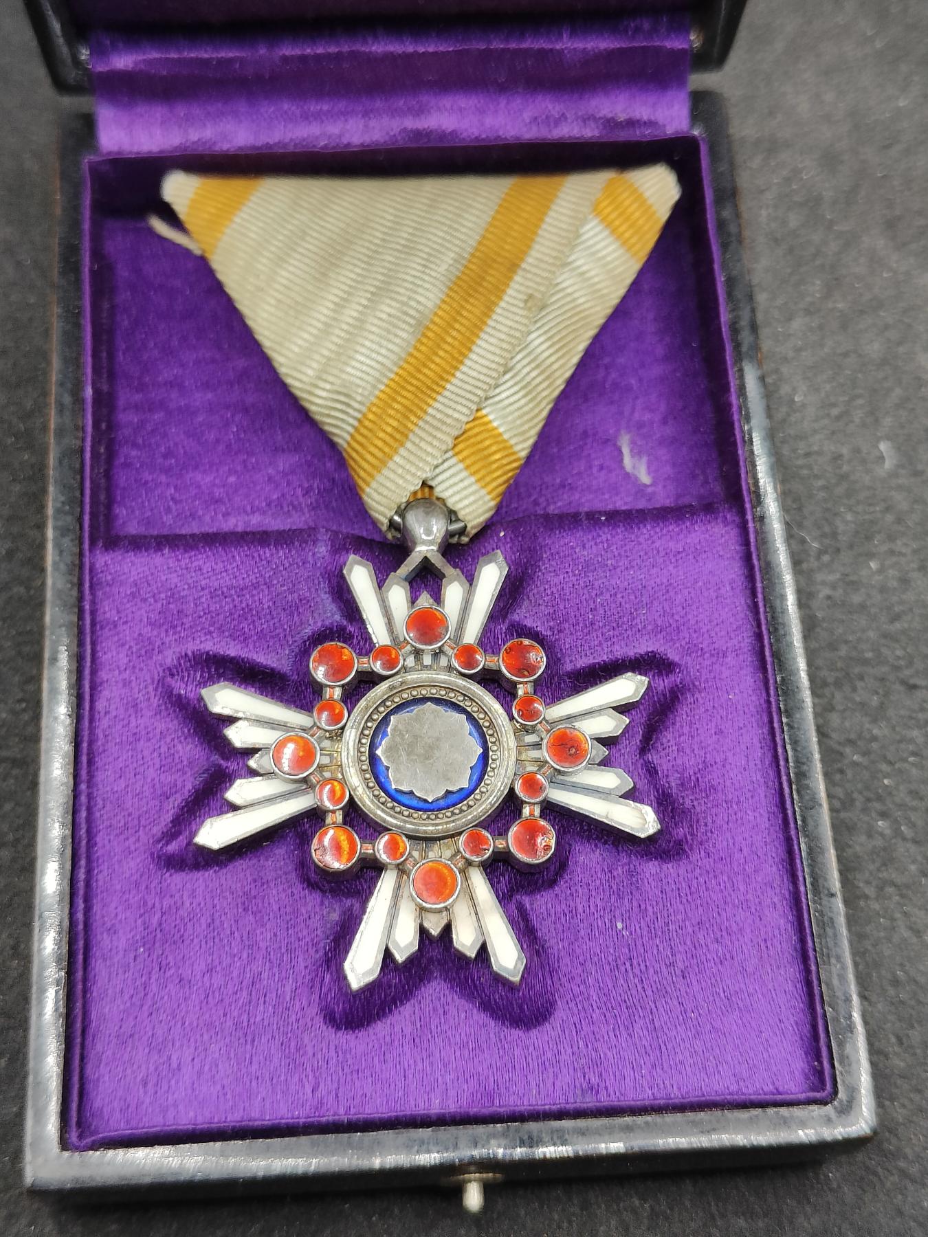 全场0元起拍 第155期 咸鱼国勋章拍卖专场 5月12日（周日）下午6：00开始 日本明治时期六等瑞宝章 稀有m标 银制带盒