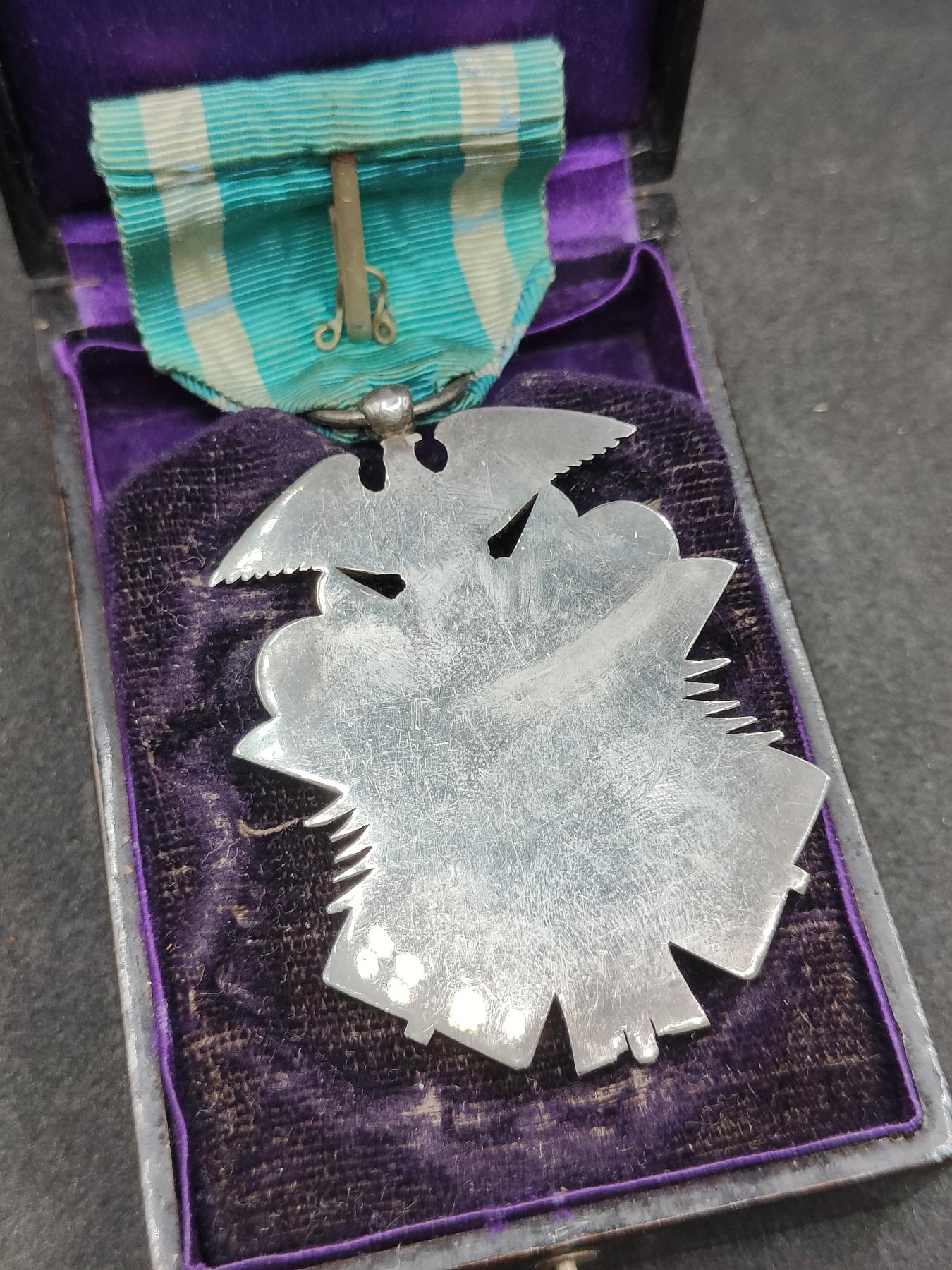 全场0元起拍 第155期 咸鱼国勋章拍卖专场 5月12日（周日）下午6：00开始 日本明治时期 七级金鸱章银制带盒