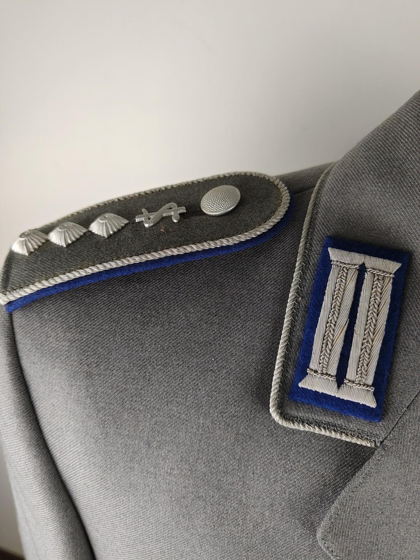 全场0元起拍 第155期 咸鱼国勋章拍卖专场 5月12日（周日）下午6：00开始 西德军医尉官常服一套胸围104 肩宽44 衣长85 袖长68 腰围82 裤长113