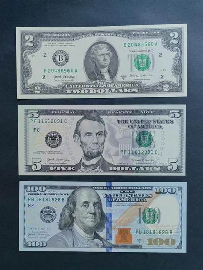 外币专场240507第一场 - 美国纸币三张，UNC品相，100美元靓号18181828。