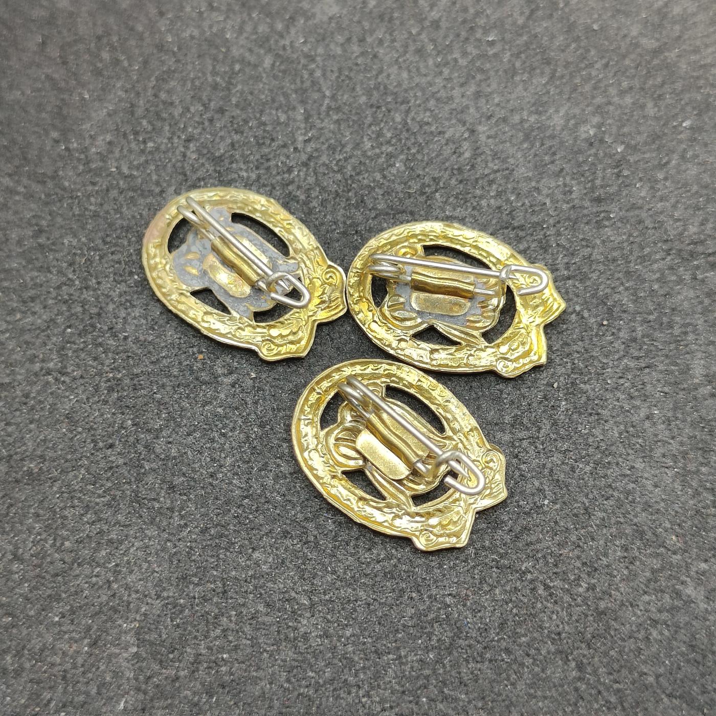 全场0元起拍 第155期 咸鱼国勋章拍卖专场 5月12日（周日）下午6：00开始 东德金级体能章三个