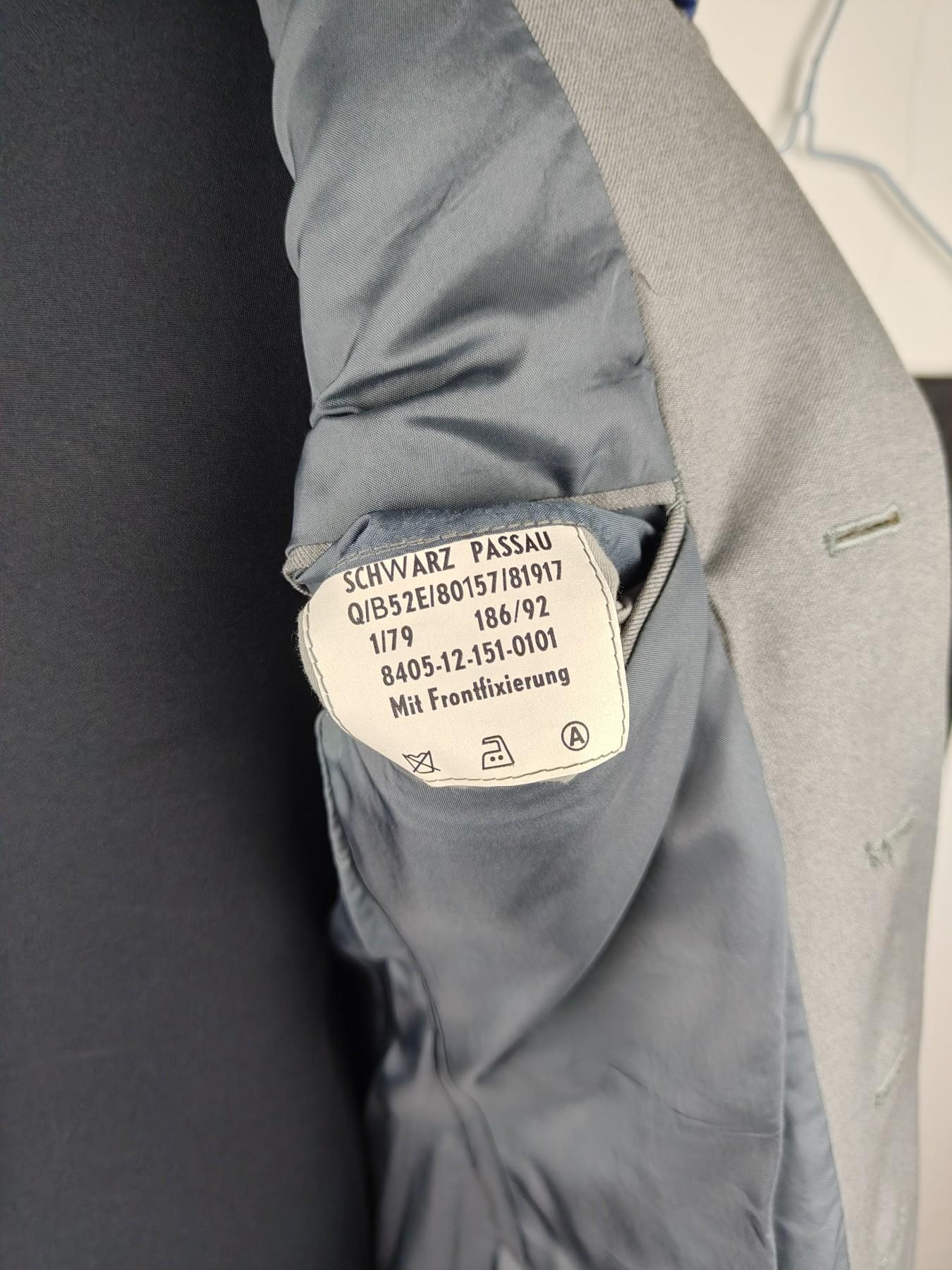 全场0元起拍 第155期 咸鱼国勋章拍卖专场 5月12日（周日）下午6：00开始 西德军医尉官常服一套胸围104 肩宽44 衣长85 袖长68 腰围82 裤长113