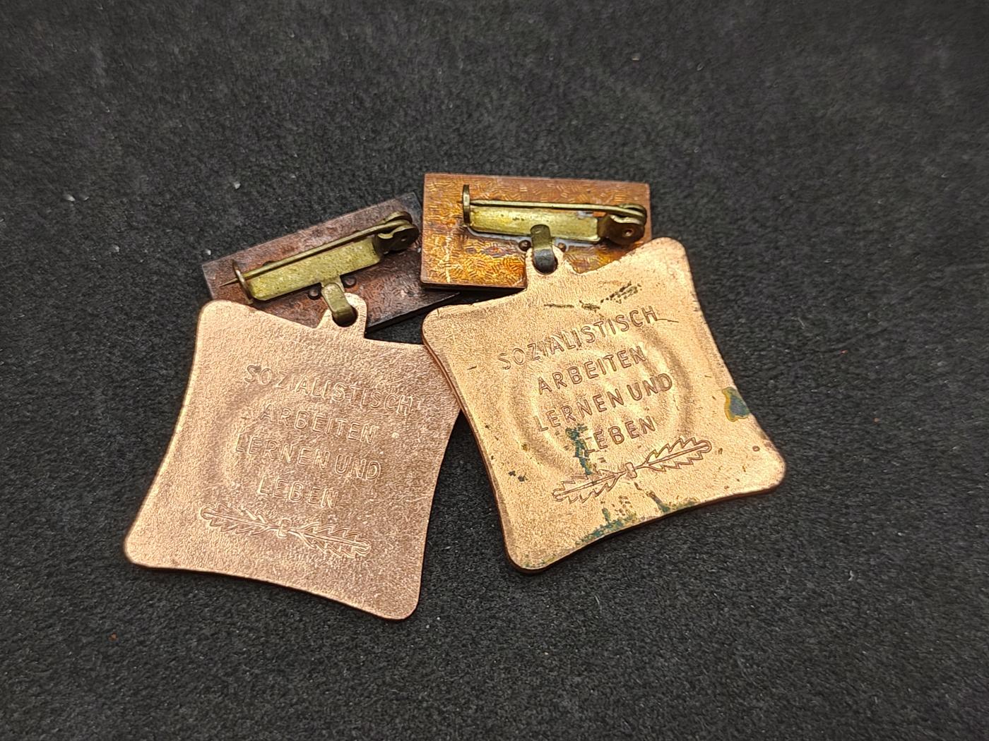 全场0元起拍 第155期 咸鱼国勋章拍卖专场 5月12日（周日）下午6：00开始 东德集体劳动奖章两个 五次获得上挂