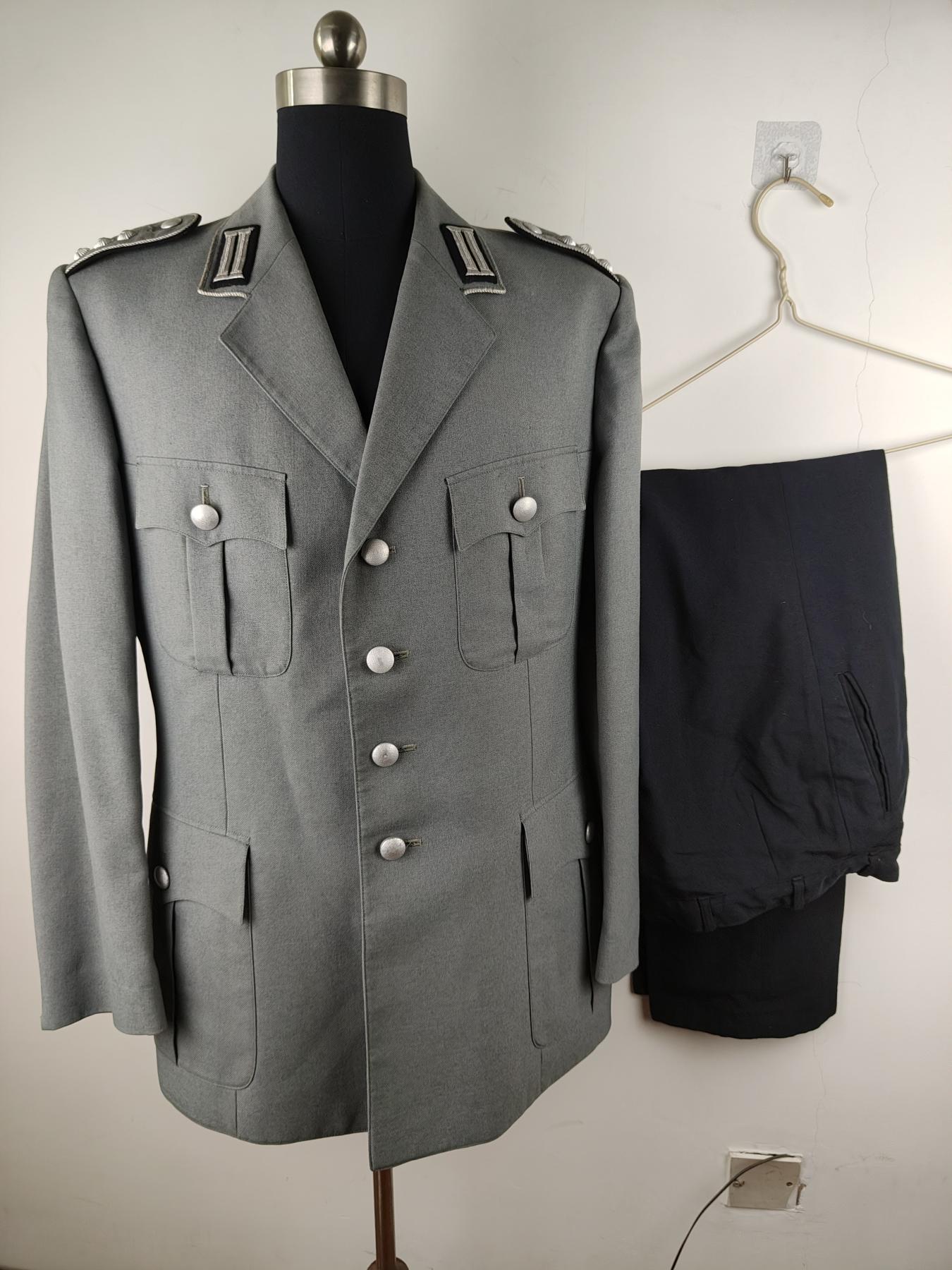 全场0元起拍 第155期 咸鱼国勋章拍卖专场 5月12日（周日）下午6：00开始 西德工兵上尉常服一套 胸围108 肩宽46 衣长82 袖长64 腰围76 裤长104