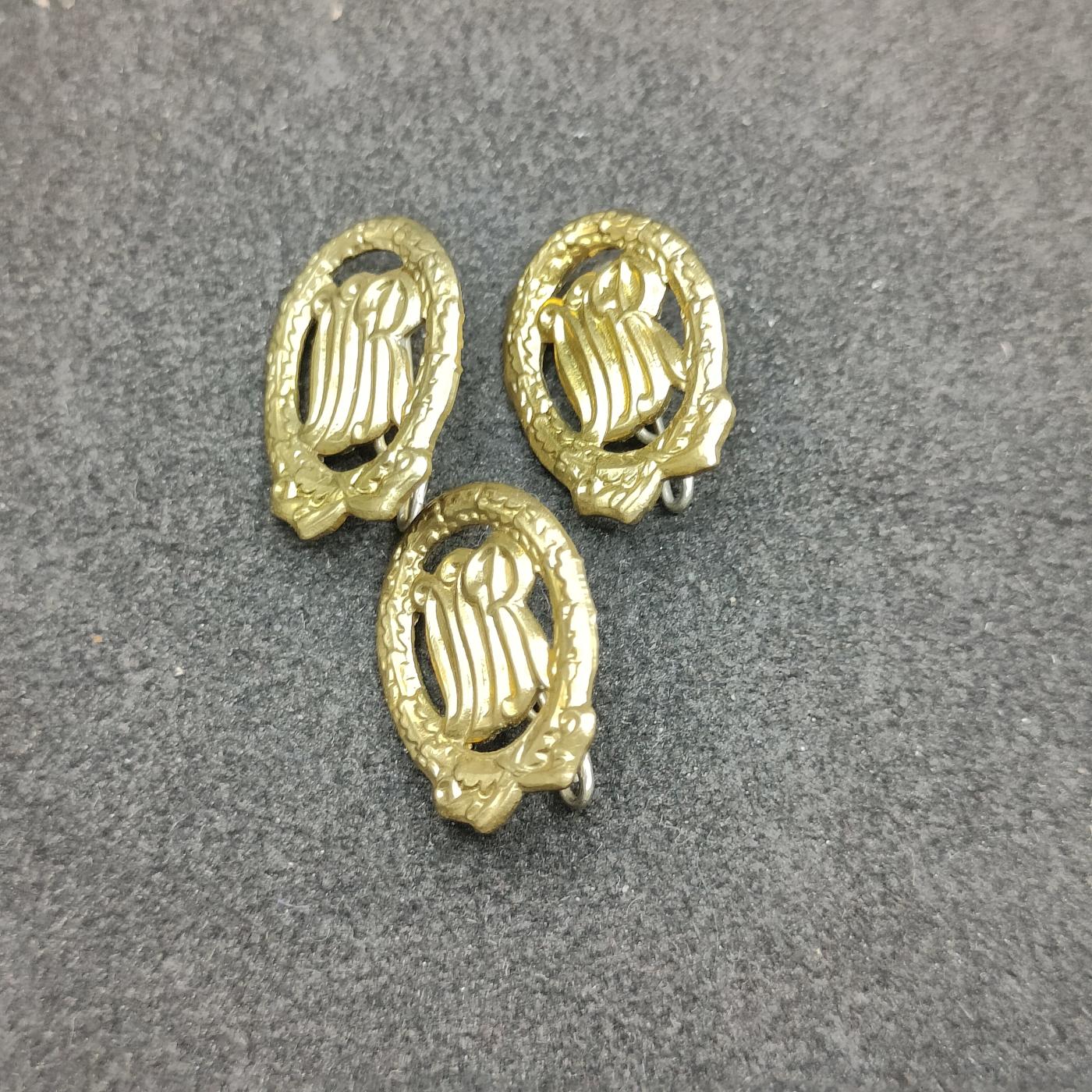 全场0元起拍 第155期 咸鱼国勋章拍卖专场 5月12日（周日）下午6：00开始 东德金级体能章三个