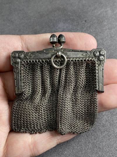 万国钱币拍卖第025期（槐月至·百币艳） - 19世纪法国零钱手袋 淡蓝孔雀色包浆 雕花精美完整可使用状态 来自法国老藏家一手货源 35g