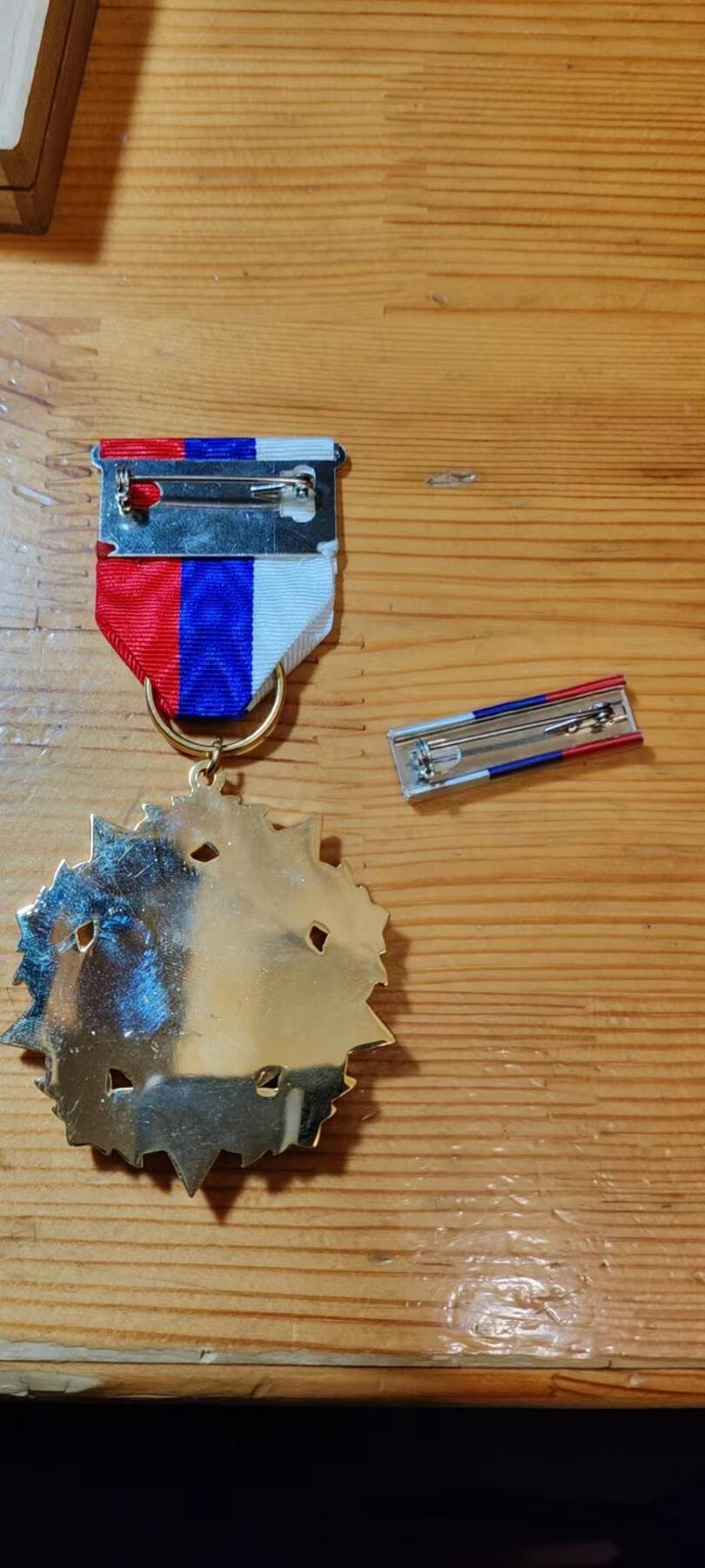 5.11章牌杂件拍卖 国民党甲种一等陆海空勋章 带略