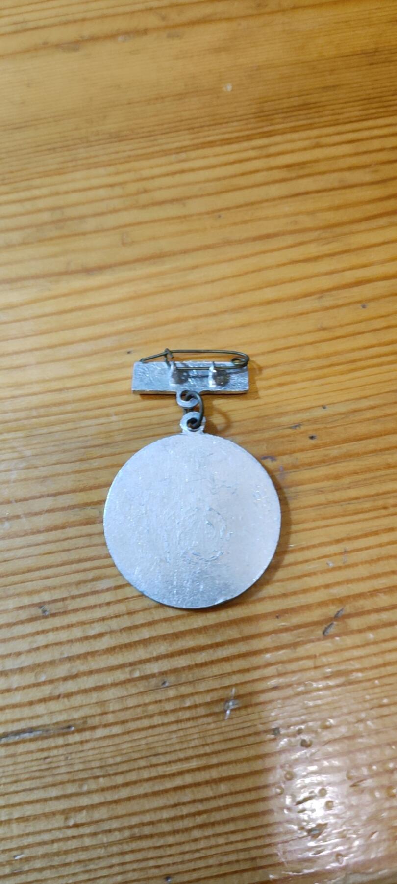 5.11章牌杂件拍卖 越盟极早期1949 8.28起义纪念章 稀有 美品