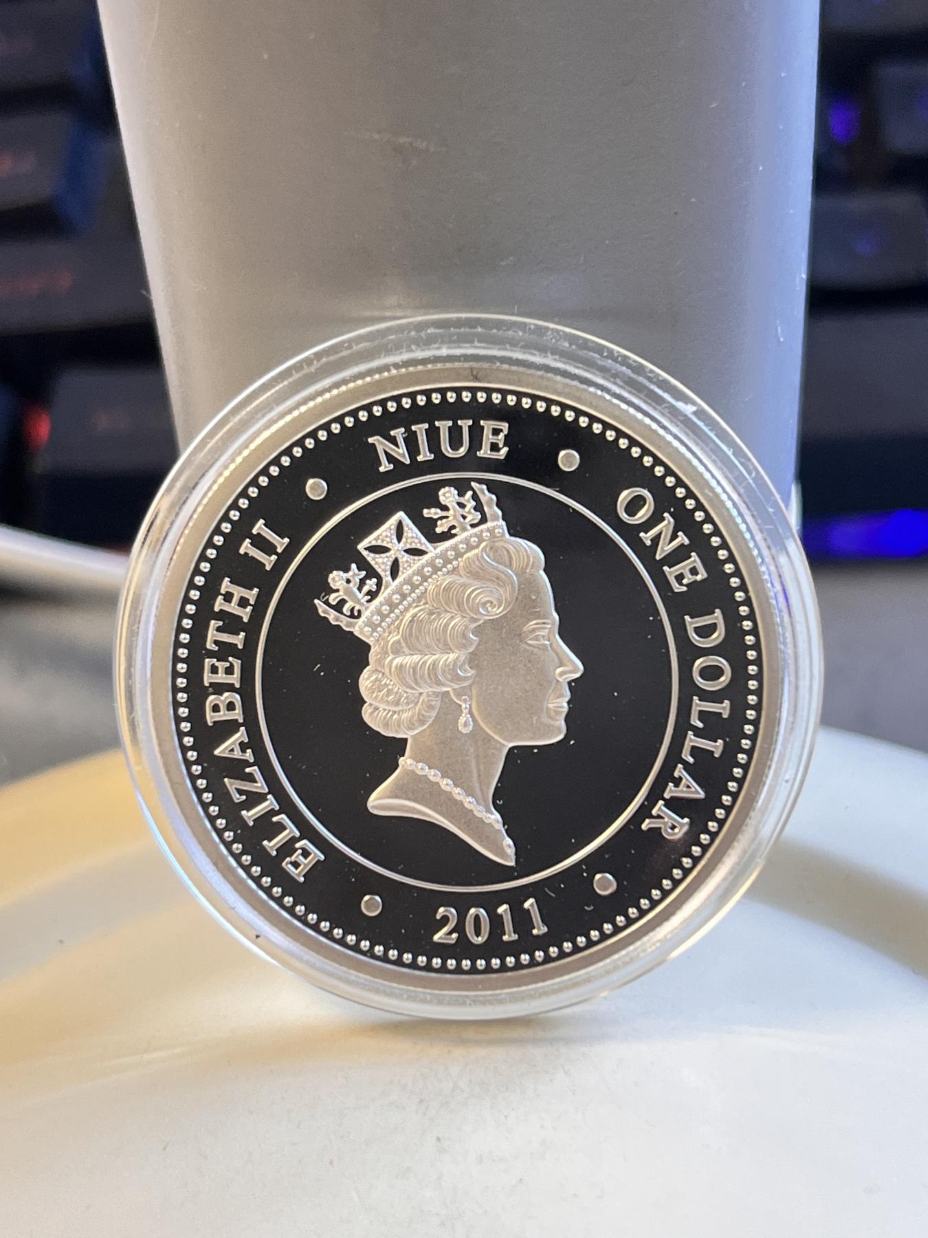 第179期拍卖【长期征集拍品】 世界首枚含有岩石粉末原厂盒证纽埃2011年史前远古岩画艺术法国肖维岩洞壁画彩色精制银币925银15.55克直径35毫米