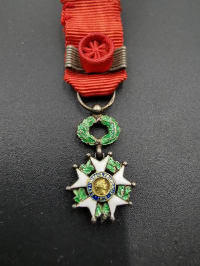 老王徽章第三十九期 - 法国指挥官级荣誉军团勋章迷你章    银质珐琅，吊环带银标，第三共和国版本（1870-1940）