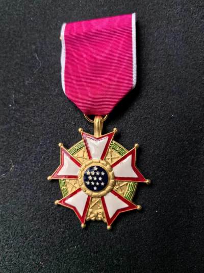 盛世勋华——号角文化勋章邮票专场拍卖第181期 - 美国军团荣誉勋章 一般级别（骑士级）带标