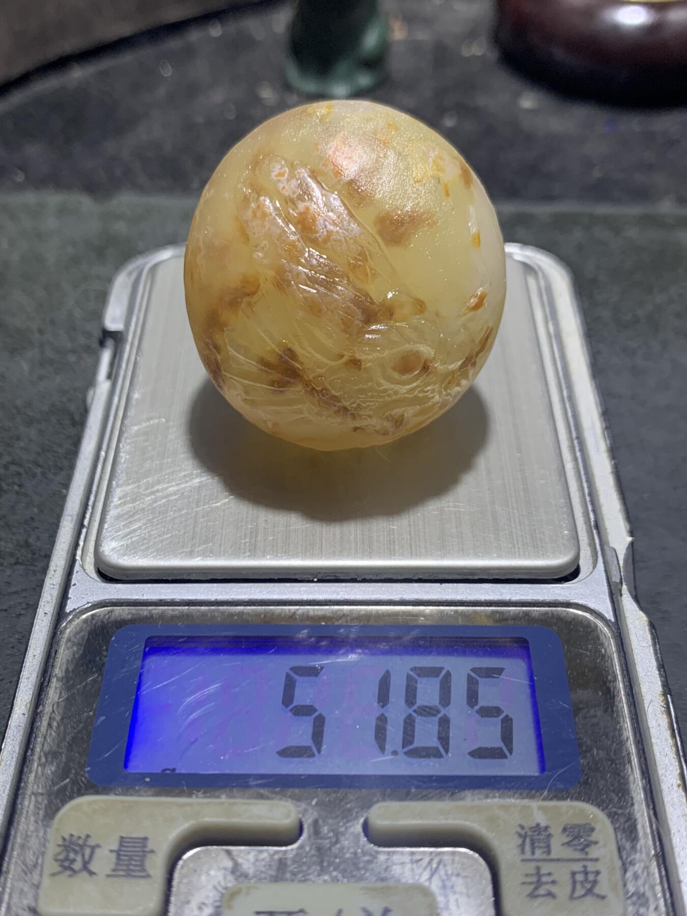 精美亚光冰飘战国红玛瑙手工雕刻随形大龙珠（把件/吊坠）一个！