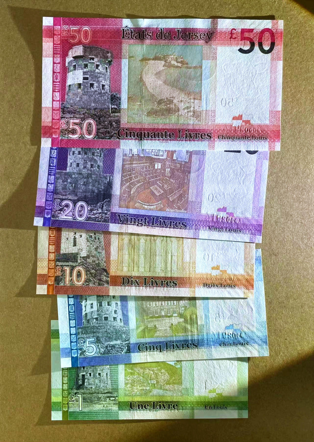 【Blue Auction】✨世界纸币精拍第473期【精】 【一组5张 首发全同2914小号】泽西 2010年1-50镑 女王 全新UNC