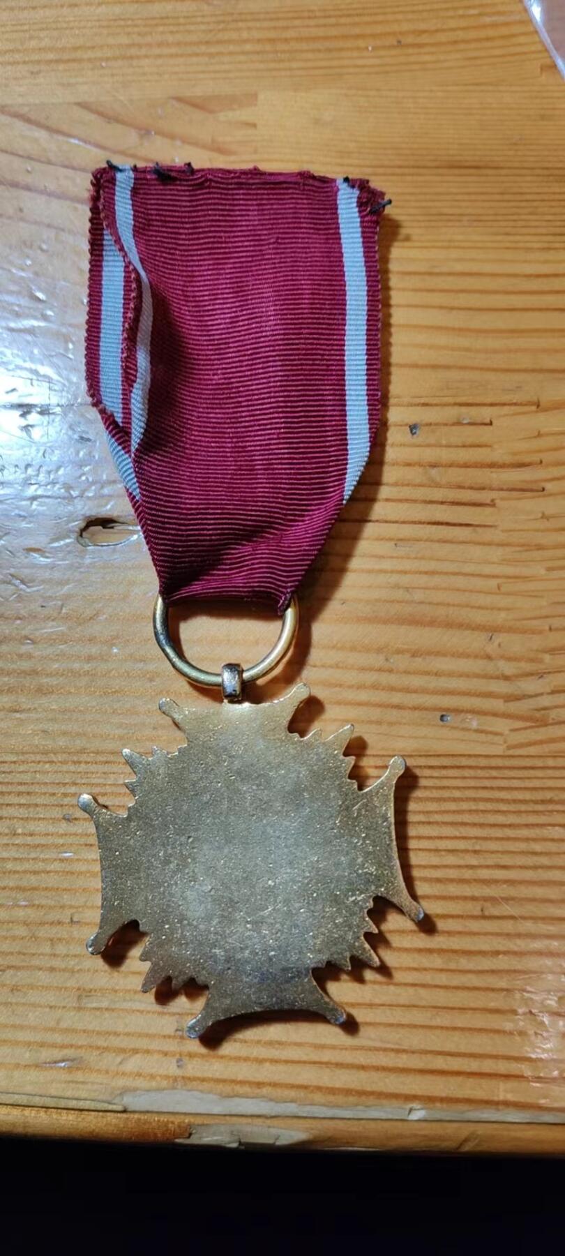 5.11章牌杂件拍卖 波兰人民共和国金级功勋十字勋章