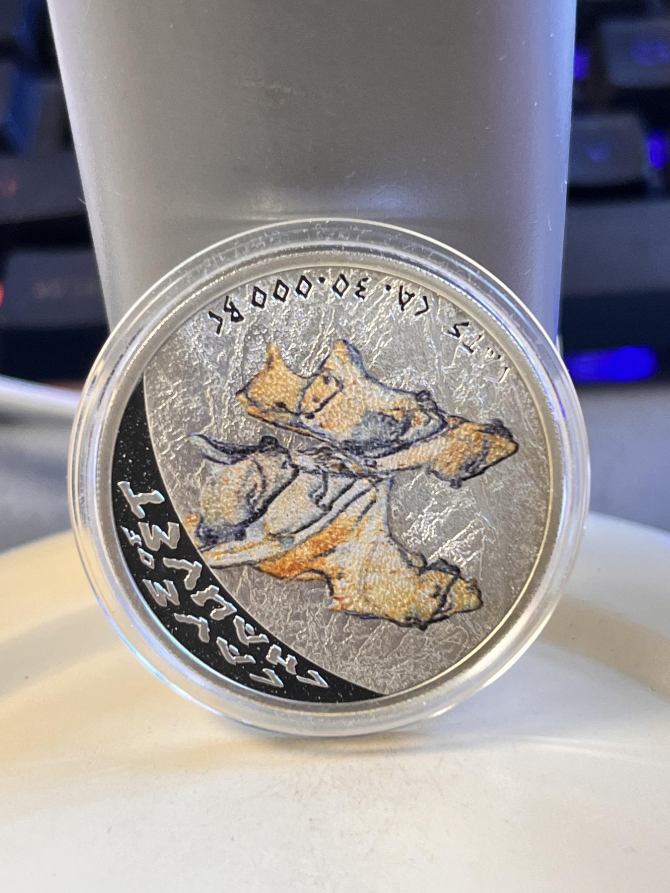 第179期拍卖【长期征集拍品】 世界首枚含有岩石粉末原厂盒证纽埃2011年史前远古岩画艺术法国肖维岩洞壁画彩色精制银币925银15.55克直径35毫米