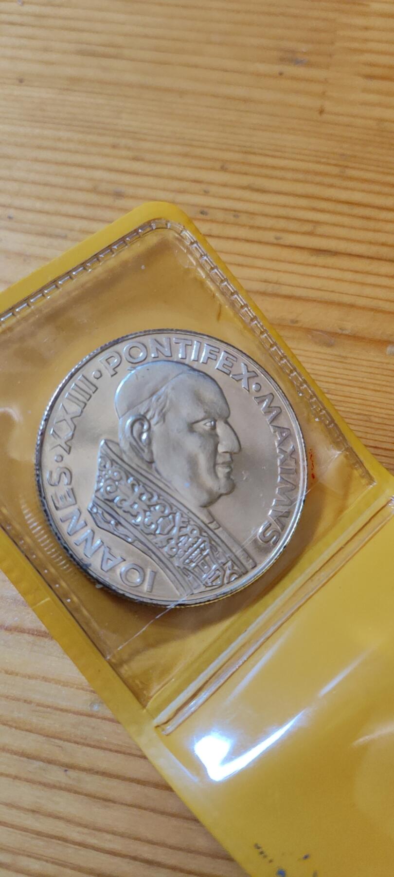 5.11章牌杂件拍卖 梵蒂冈1963年 若望二十三世精致纪念镀银章