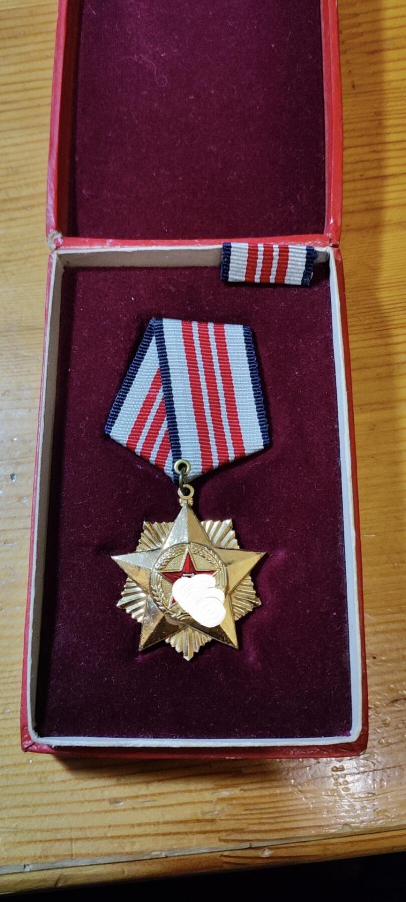 5.11章牌杂件拍卖 越战纸盒 三等 