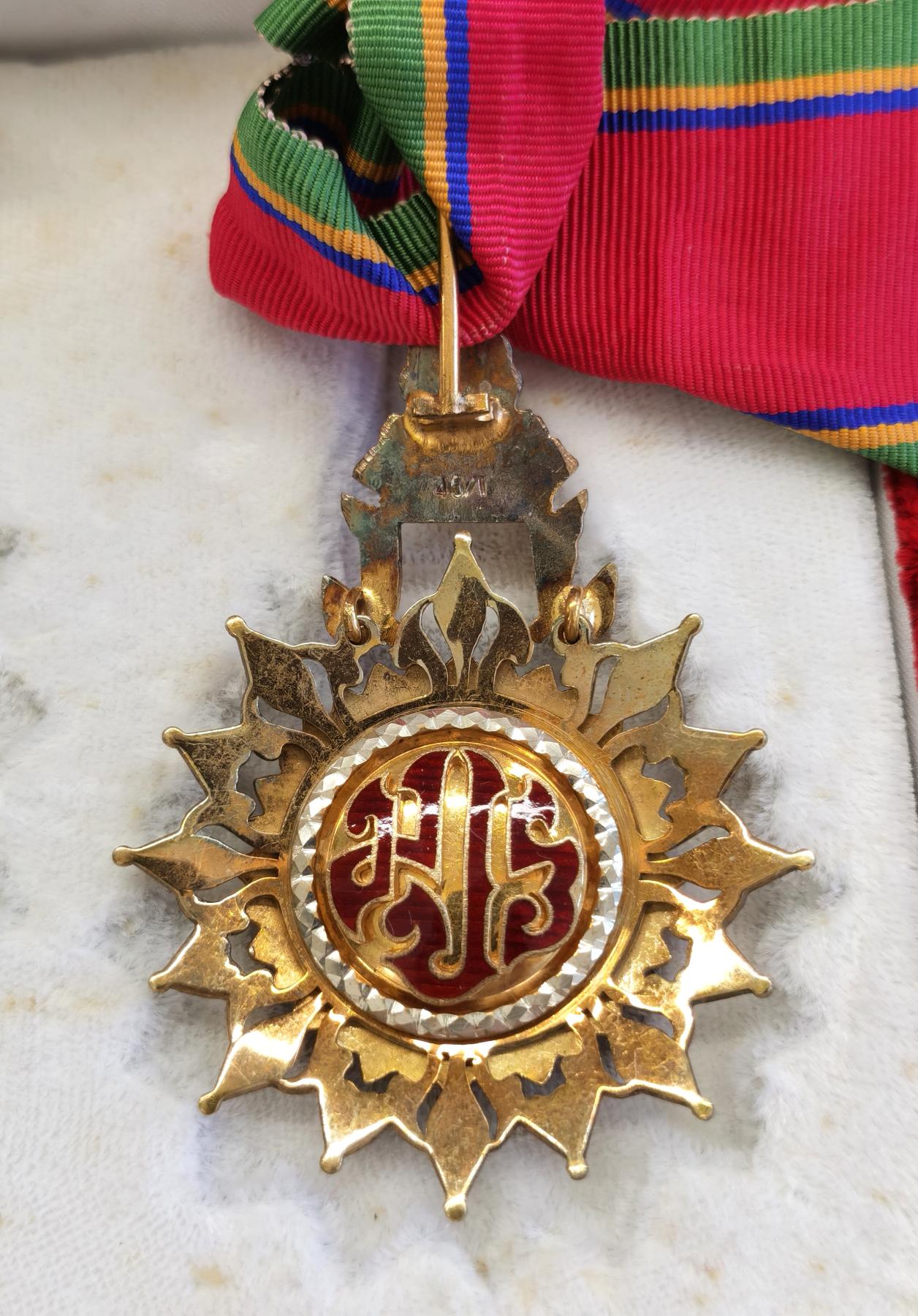 【麦稀奇世界钱币展】博洋堂“流萤染夏”六月精品专场暨第081期（全场包邮） 泰国白象勋章（大军官级），镀金纯银珐琅，126克、原盒装，原盒大绶带。带说明书的第一次见。少见高价品种、市价2-3千元