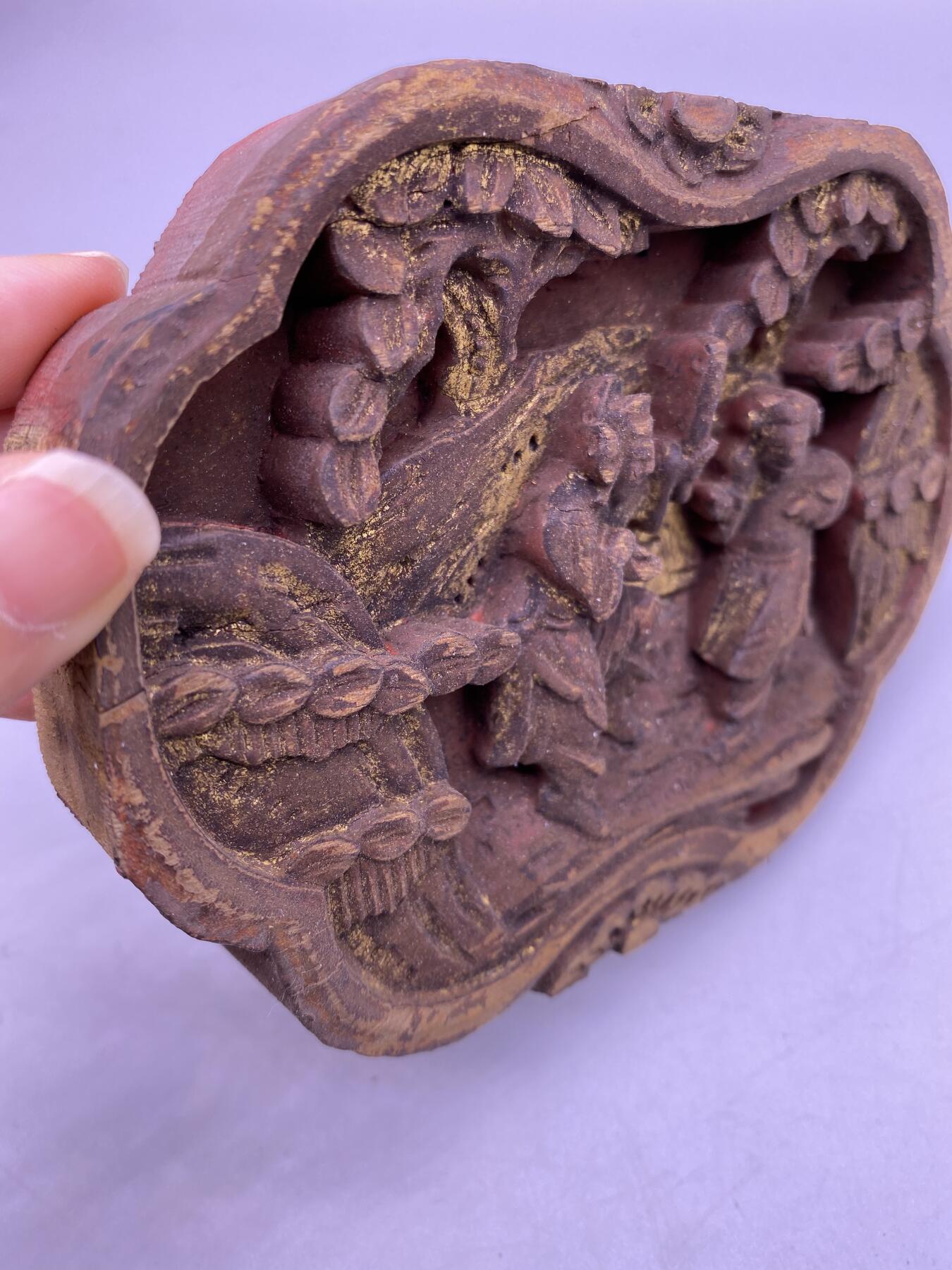 清代高浮雕人物花板，尺寸15*11厘米，品相如图，350包快递