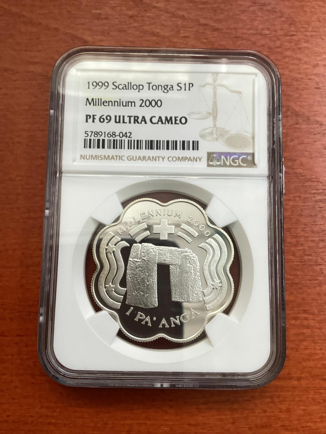 长老汇龙年精选第四场 1999 汤加千禧年1潘加梅花形精制银币，NGC PF69UC，五枚冠军分之一