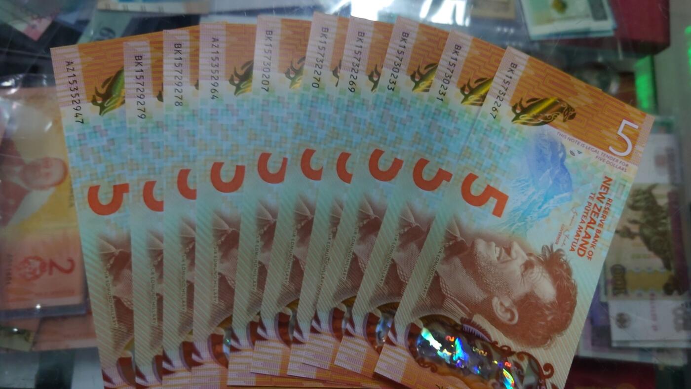 【世界钱币】精选微拍第104期暨2024年第15期  部分硬通新品销售 2015年新西兰5元塑料钞 全新绝品如图十张一起拍