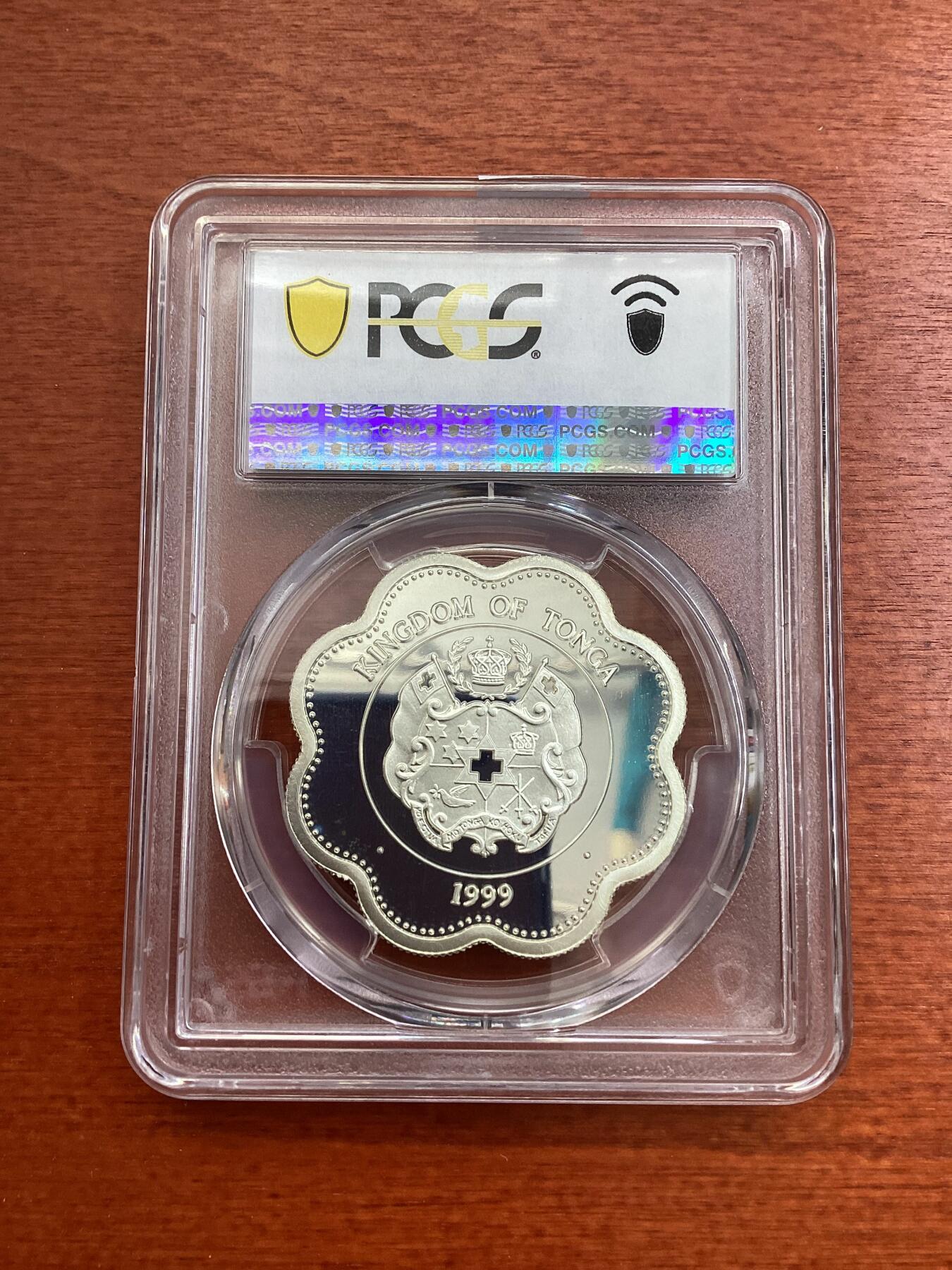 长老汇龙年精选第四场 1999 汤加千禧年1潘加梅花形精制银币，PCGS PR69DCAM，唯一冠军分
