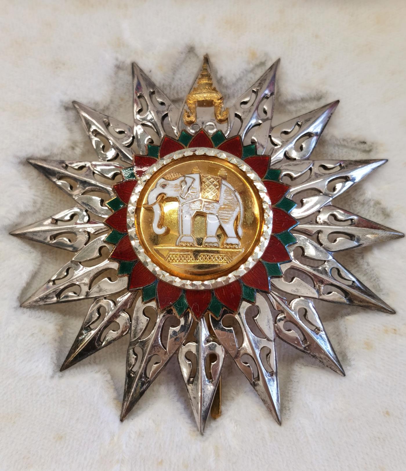 【麦稀奇世界钱币展】博洋堂“流萤染夏”六月精品专场暨第081期（全场包邮） 泰国白象勋章（大军官级），镀金纯银珐琅，126克、原盒装，原盒大绶带。带说明书的第一次见。少见高价品种、市价2-3千元