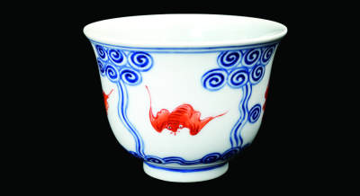 2024贵州聚宝轩春季拍卖会 - 明代 宣统青花红彩杯（一对） 规格：高6.3cm*上口8cm底足3.5cm