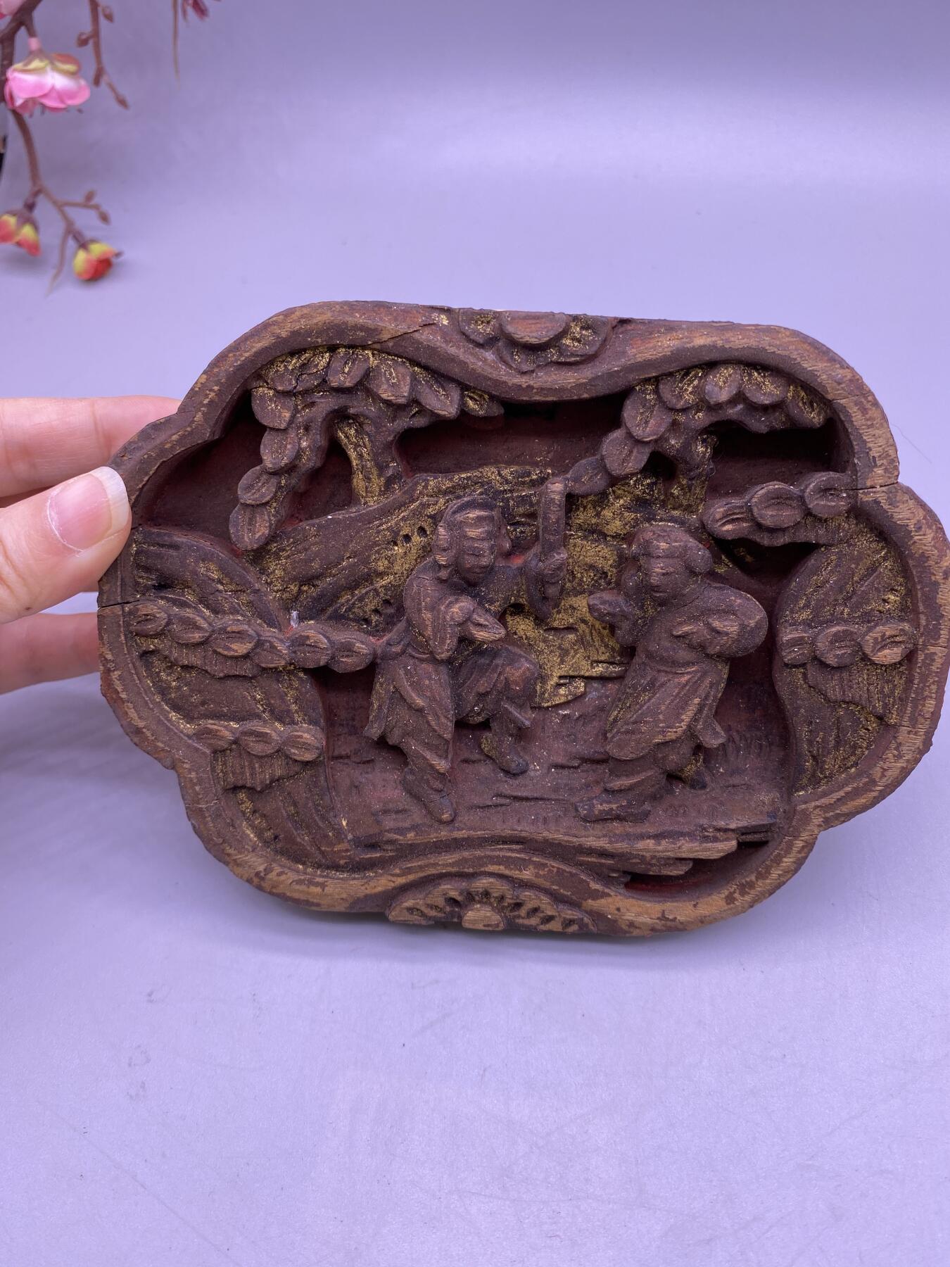 清代高浮雕人物花板，尺寸15*11厘米，品相如图，350包快递