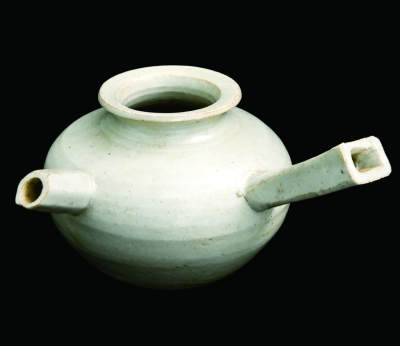 2024贵州聚宝轩春季拍卖会 - 辽代 辽代 白釉茶壶 规格：不规则尺寸