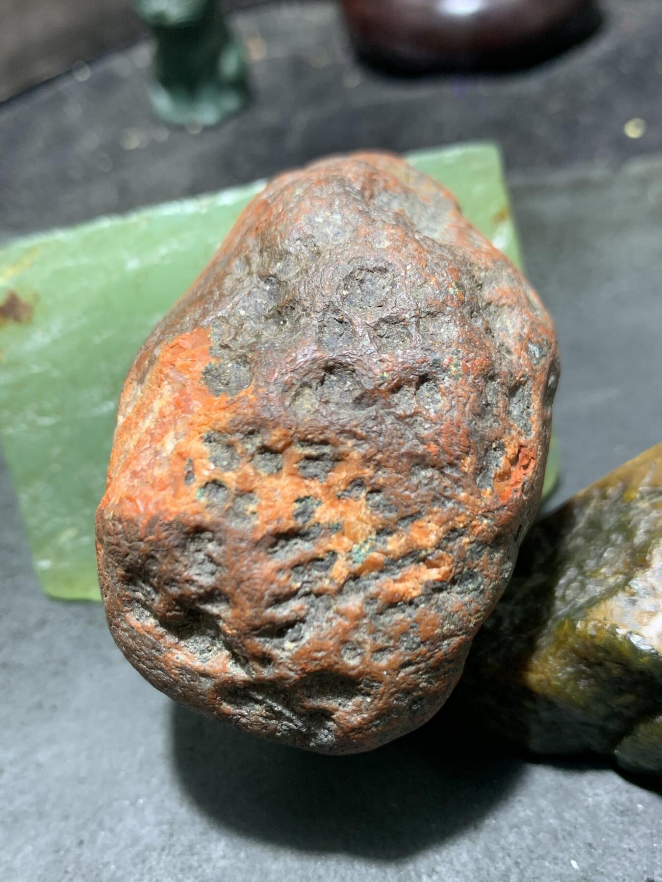 精美红皮开窗料红白双色南红玛瑙原石一颗，