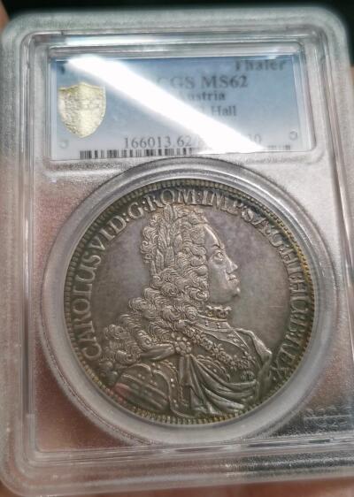 凡希社世界钱币微拍第二百六十八期 荐！1719神罗卡尔六世戎装波浪卷泰勒大银PCGS-MS62，中度灰彩，侧光下包浆绚丽，精美而富于质感，P冠军分！
