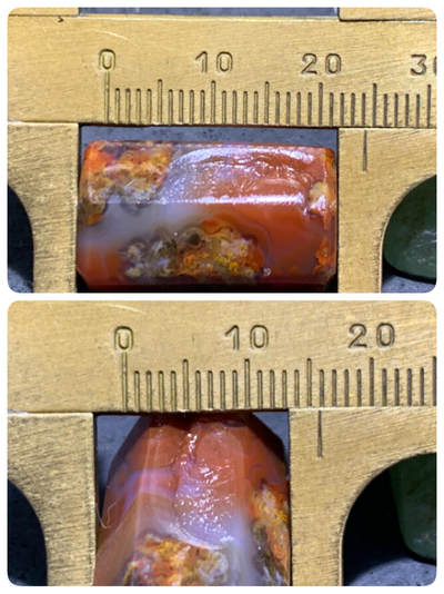 精美亚光冻料草花纹战国红玛瑙手工俏色巧雕一念之间六棱桶珠一个， 精美亚光冻料草花纹战国红玛瑙手工俏色巧雕一念之间六棱桶珠一个，