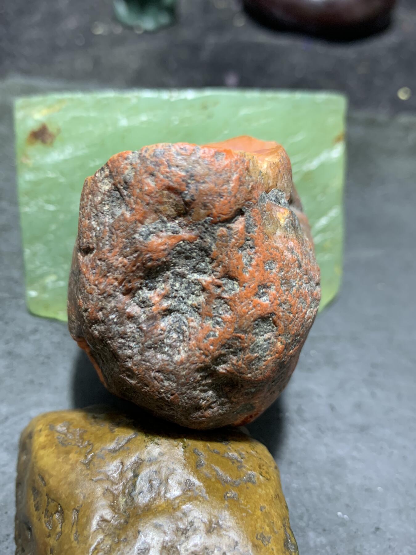 精美红皮开窗料红白双色南红玛瑙原石一颗，