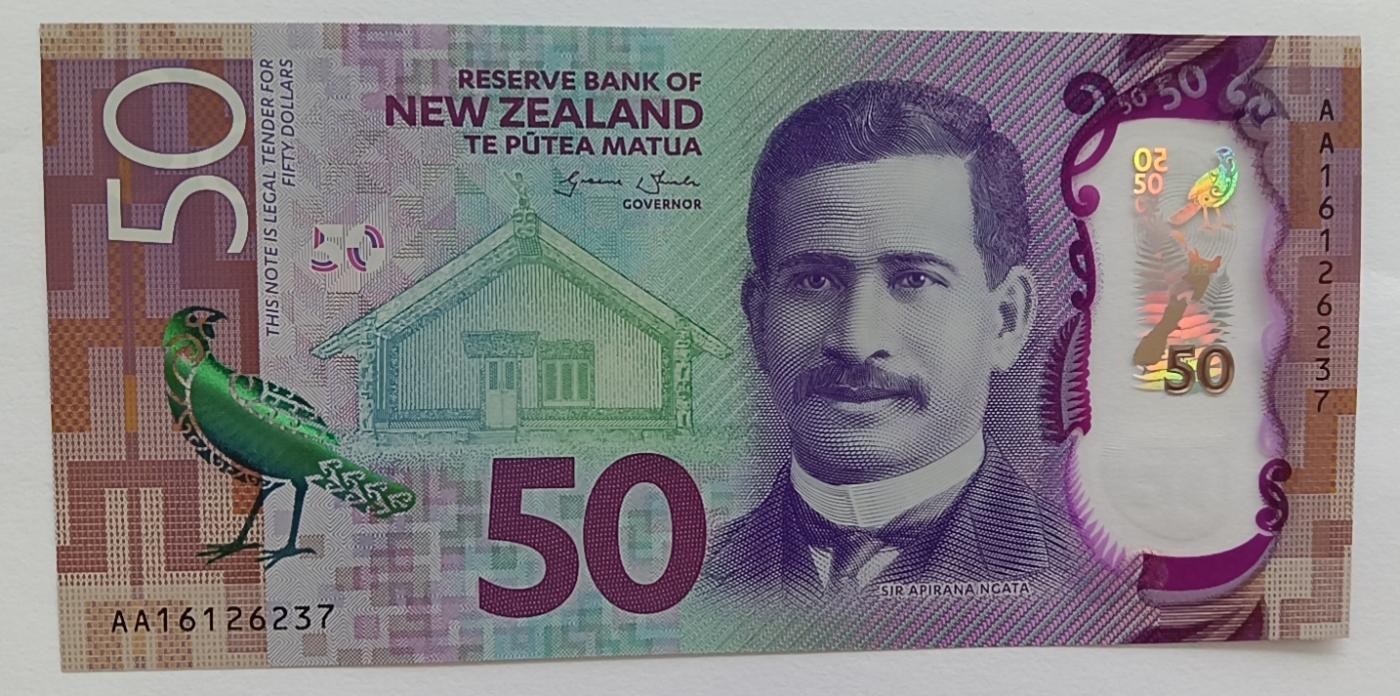 精品钱币第28场 全新unc新西兰50首发AA