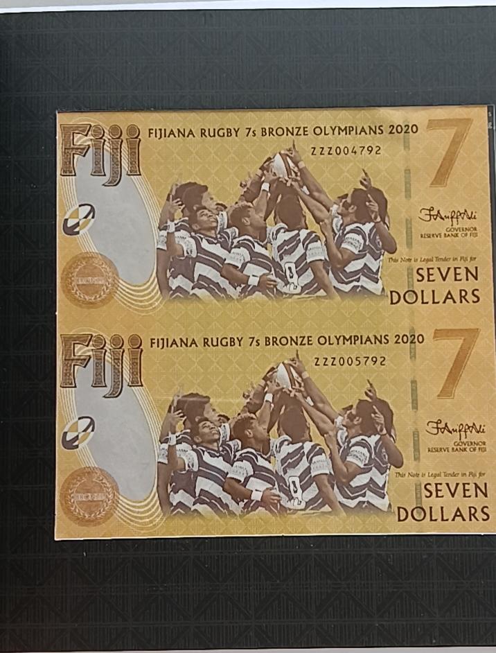 精品钱币第28场 全新unc斐济7元纪念钞连体钞(ZZZ)